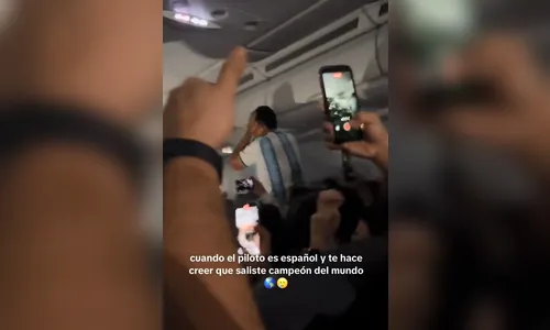 
							Piloto espanhol faz 'pegadinha' em voo e leva argentinos a comemorarem falso título da Copa
						
						