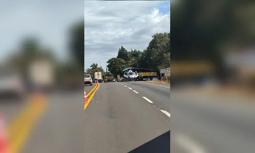 
							Motociclista bate em traseira de carreta e é resgatado de helicóptero na PR-444
						
						