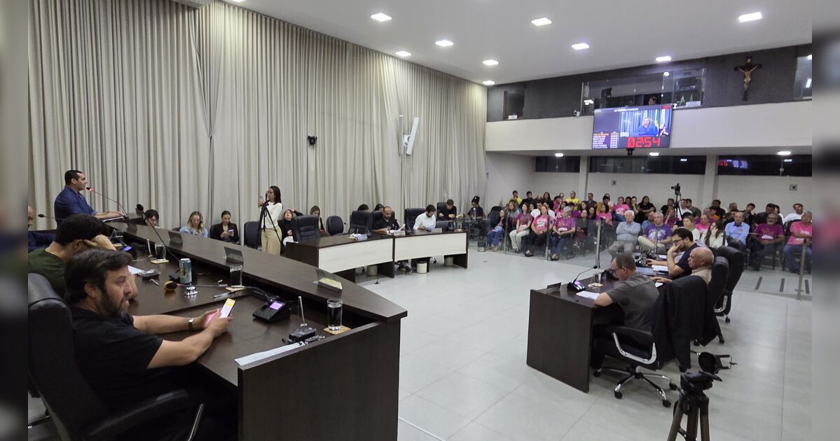 Vereadores de Apucarana aprovam projetos na 1ª sessão ordinária após recesso