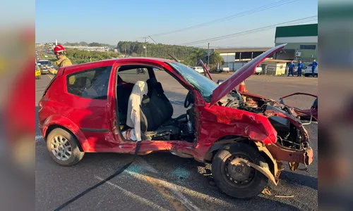 
							Acidente deixa três feridos na Avenida Minas Gerais em Apucarana
						
						