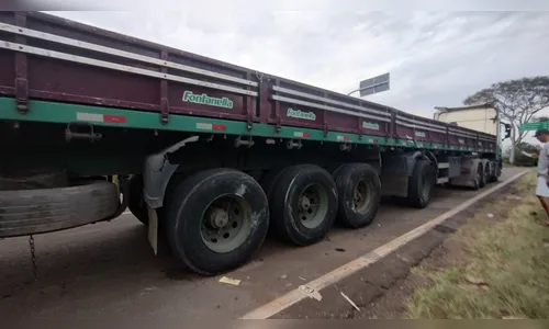 
							Acidente entre caminhões mobiliza equipes de socorro na BR-376 em Apucarana
						
						
