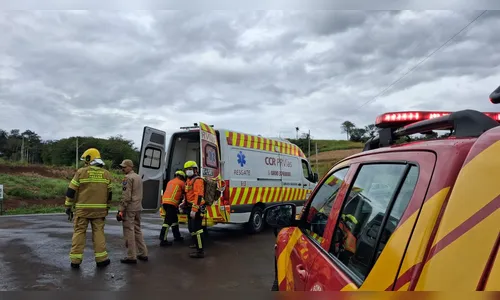 
							Capotamento na PR-170 deixa quatro feridos em Apucarana; três vítimas são crianças
						
						