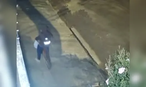
							'Sensação de impotência', diz dono de casa de carnes que foi invadida por ladrão em Apucarana
						
						