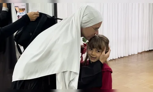 
							Devota mirim realiza o sonho de conhecer as Irmãs do Instituto Hesed
						
						