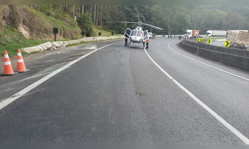 
							Dois morrem após caminhão tombar sobre pedestres na BR-376 em Mauá da Serra
						
						