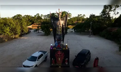 
Estátua do Diabo de 11 metros erguida no litoral gera debate sobre liberdade religiosa
