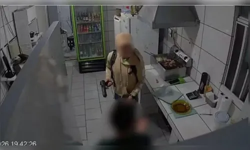 
							Homem que espancou atendente durante assalto é morto em troca de tiros com a polícia no Paraná
						
						
