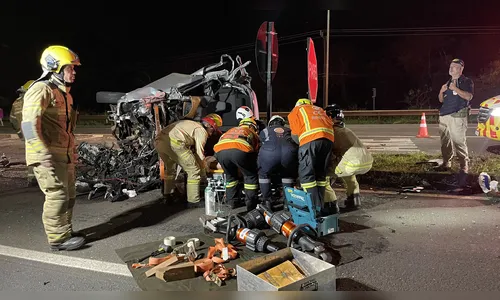 Jovem fica ferido após colisão com carreta e capotamento na BR-369 em Arapongas