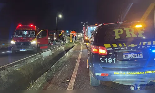 
							Motorista fica ferido após colidir com carreta e capotar carro na BR-369 em Arapongas
						
						