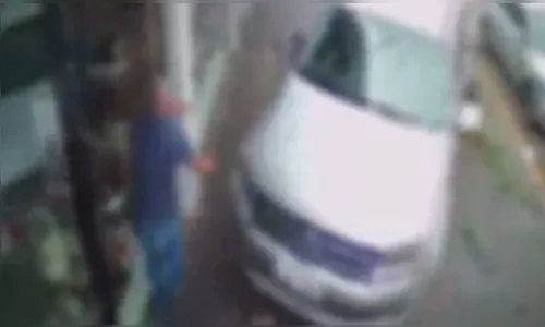 
							Pedestre escapa por segundos de atropelamento por caminhonete desgovernada em Cianorte (PR)
						
						