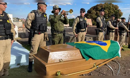 
							PM vítima de infarto é sepultado com honras militares em Apucarana
						
						