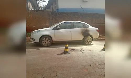 
							Esposa de diretor de escola é investigada por mandar incendiar carro de pedagoga em Novo Itacolomi
						
						