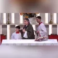 Acolhimento de menino autista como coroinha no PR emociona e viraliza na web