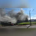 Incêndio de grandes proporções atinge fábrica de colchões em Arapongas