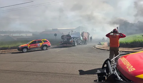Força-tarefa e drone térmico contêm incêndio em fábrica em Arapongas (PR); veja