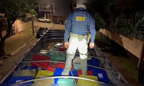
							Motorista é preso com 6,8 toneladas de maconha escondidas sob carga falsa de milho em Apucarana
						
						