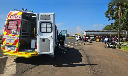 
							Acidente entre carro e carreta mobiliza socorro na BR-369 em Arapongas
						
						