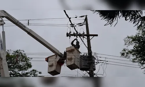 
							Após 60 horas, três mil imóveis continuam sem energia em Apucarana
						
						