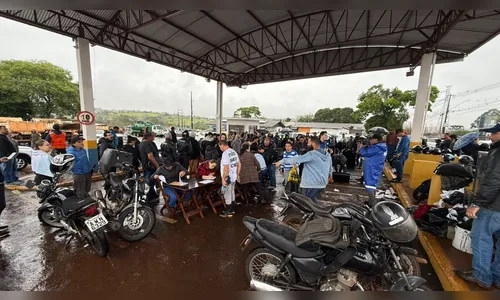 
							Após temporal, moradores se unem para reconstruir casas em Apucarana
						
						