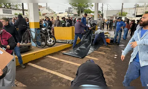 
							Após temporal, moradores se unem para reconstruir casas em Apucarana
						
						