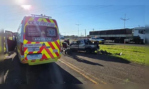 
							Câmeras registram momento em que picape capota na BR-369 em Apucarana; assista
						
						