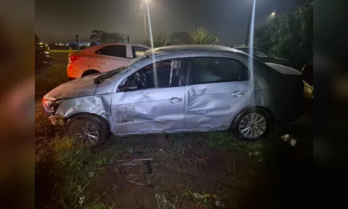 
							Carro capota sob chuva na PR-444 em Apucarana e motorista fica ferido
						
						