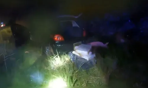 
							Vídeo mostra perseguição que terminou com capotamento e apreensão de drogas no PR
						
						