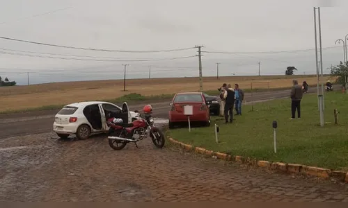 
							Mulher e criança ficam feridas em acidente na PR-466, em Ivaiporã
						
						