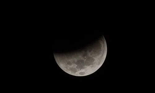 
							Eclipse lunar: veja imagens registradas com telescópio por professor em Apucarana
						
						