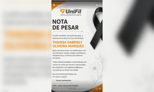 
							Estudante de 21 anos morta com mais de 30 facadas em Londrina é identificada
						
						