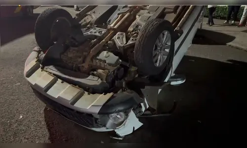 
							Mãe e bebê são encaminhados ao hospital após carro capotar em Arapongas
						
						