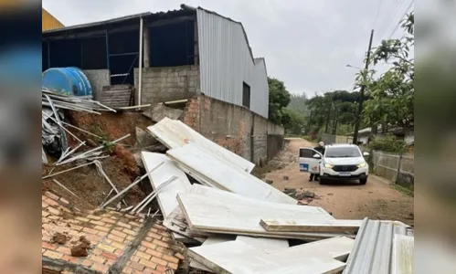 
							Municípios de SC decretam emergência após tempestades de granizo gigante
						
						