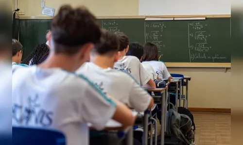 
							Paraná lidera ranking nacional com o menor atraso escolar no Ensino Médio
						
						