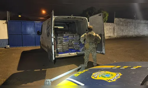 
							PRF apreende 350 quilos de maconha escondidos em carga de móveis em Cascavel
						
						