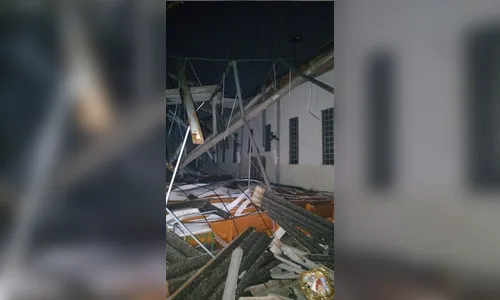 
							Tempestade destelha capela e causa rastro de destruição em Apucarana; veja
						
						