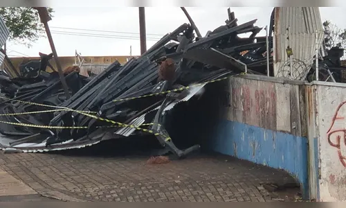 
							Temporal com ventos de 125 km/h destelha Catedral em cidade do PR e deixa rastro de destruição
						
						