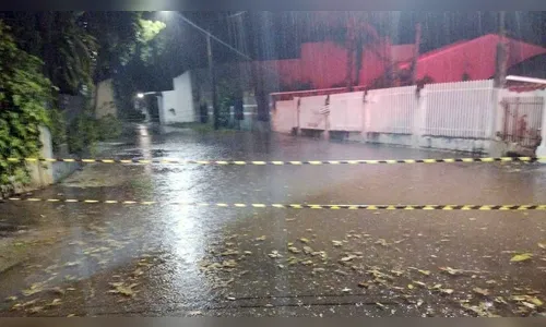 
							Chuva e vento forte causam danos em diferentes locais de Ivaiporã
						
						