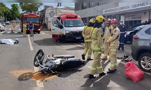 
							Veja o momento em que motociclista morre ao colidir com carro em Apucarana
						
						