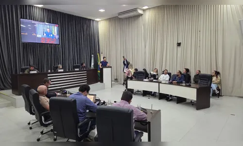 
							Vereadores de Apucarana aprovam 3 projetos e 3 requerimentos na sessão desta terça (08)
						
						
