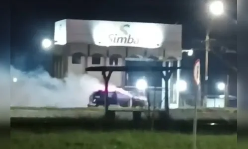 
							Vídeo mostra viatura da Guarda Municipal de Arapongas pegando fogo; veja
						
						