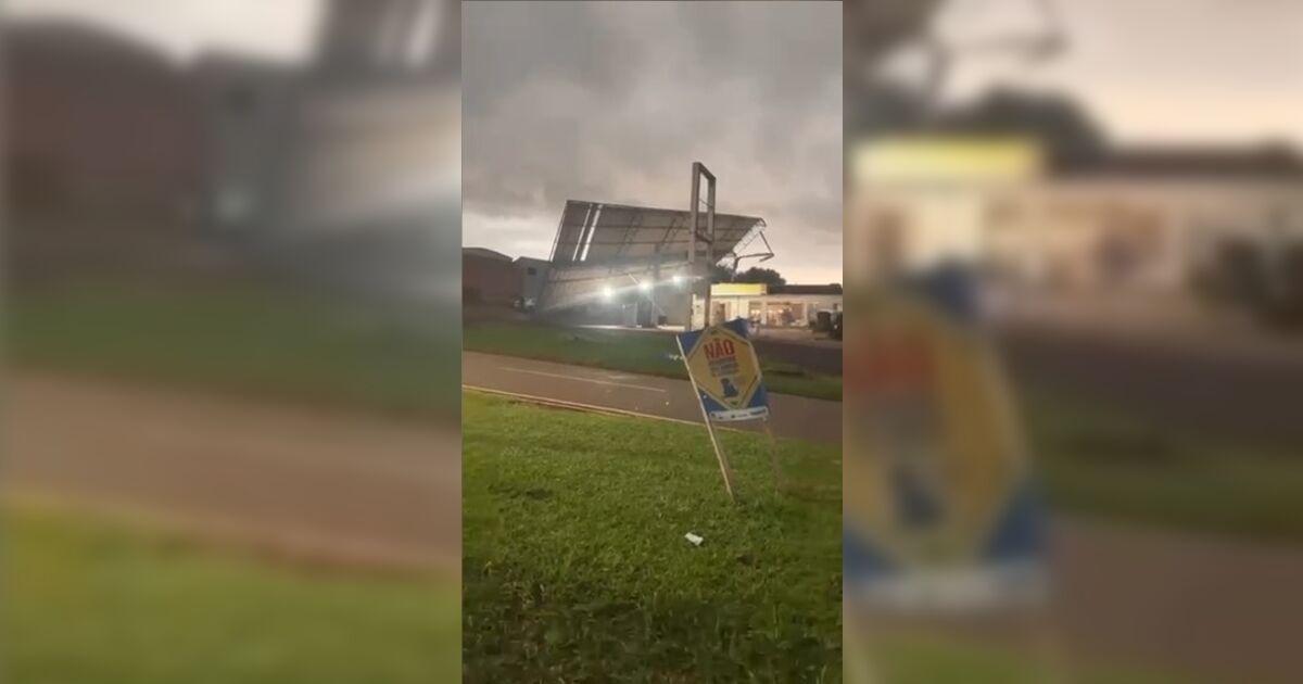 Cobertura de posto é arrancada por ventania em Bom Sucesso