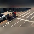 Motociclista invade a contramão e bate de frente com outra moto em Arapongas; veja