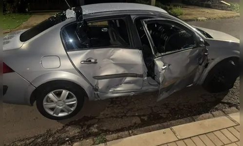
							Câmera flagra motociclista sendo arremessado após bater em carro no PR
						
						