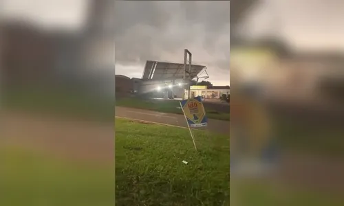 
							Cobertura de posto é arrancada por ventania em Bom Sucesso; veja
						
						