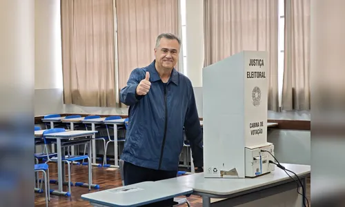 
							Beto Preto vota no Colégio Nilo Cairo, em Apucarana
						
						