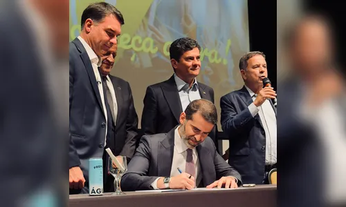 
							Luís Felipe Cunha se filia ao PL e prepara chegada ao Senado em 2027
						
						