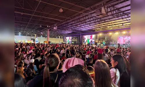 Show de Ana Castela reúne milhares de pessoas no primeiro dia da ExpoArapongas