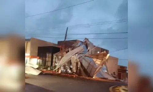
							Temporal arranca teto de loja de móveis em Grandes Rios; veja o vídeo
						
						