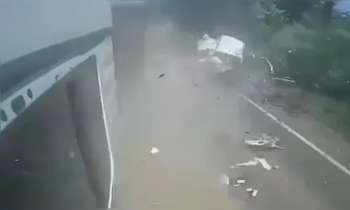 Câmera de caminhão flagra colisão que matou homem entre Arapongas e Sabáudia