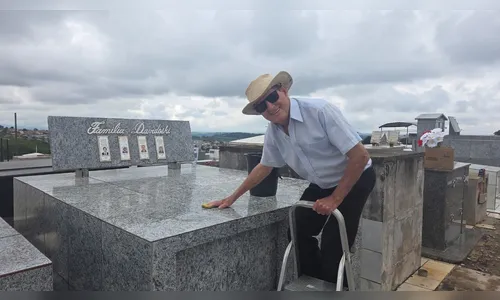 
							Finados: sol anima moradores a realizar limpeza de túmulos em Apucarana
						
						